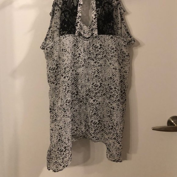 Maurice’s Dressy top 🦋 - Picture 3 of 4